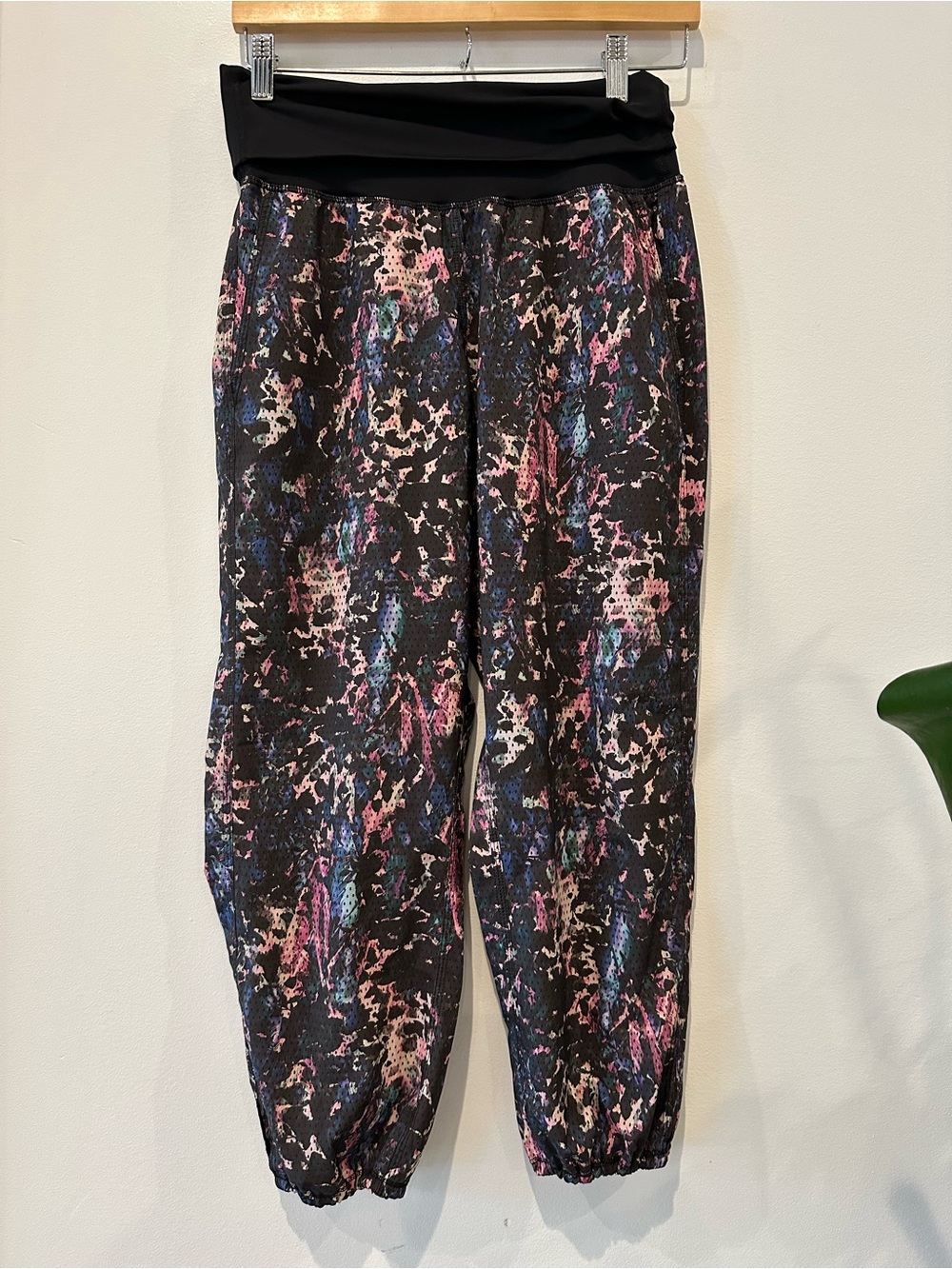 lululemon athletica Black Abstract Multicolor Print Joggers